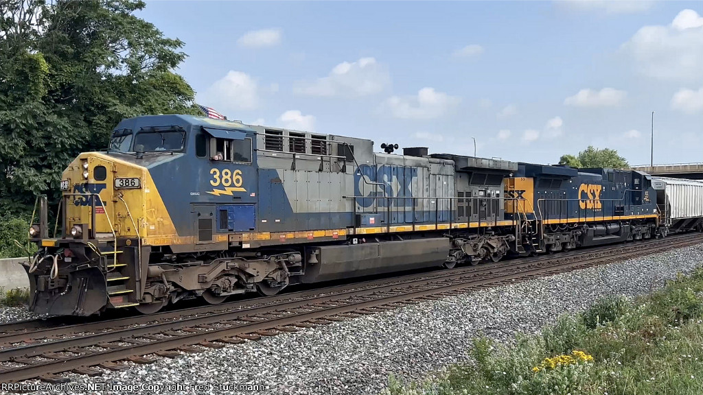 CSX 386 leads M369.